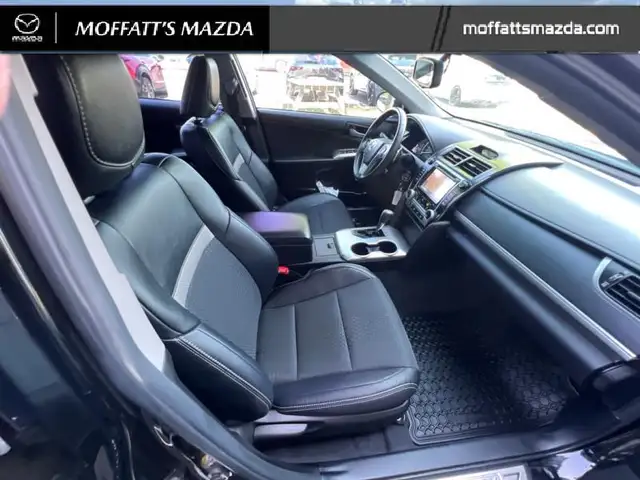 2014 Toyota Camry SE dans Autos et camions dans Barrie - Image 35