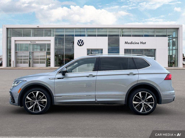 2022 Volkswagen Tiguan Highline R-Line R-Line Sport, Heated Seat in Cars & Trucks in Medicine Hat - Image 3
