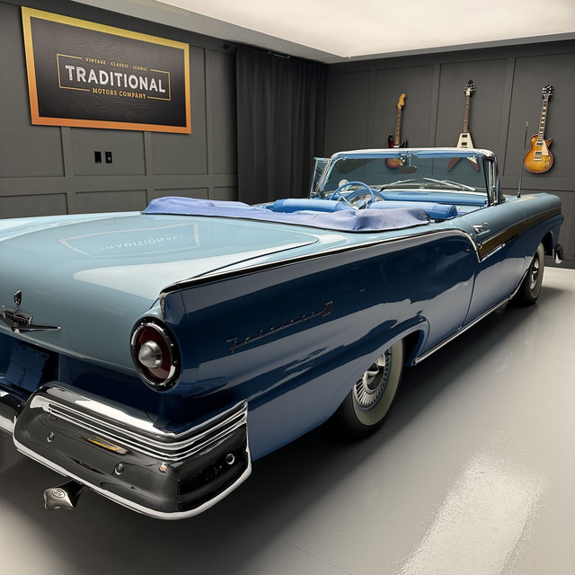 1957 Ford Fairlane in Classic Cars in Guelph - Image 4
