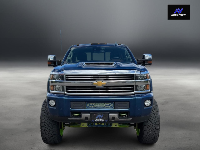 2017 Chevrolet Silverado 2500 High Country **10" WICKED LIFT KIT in Cars & Trucks in Hamilton - Image 2
