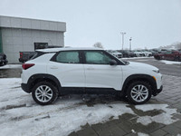 2021 Chevrolet TrailBlazer LS AWD with only 31,000kms! Extended warranty is available. Financing and... (image 3)
