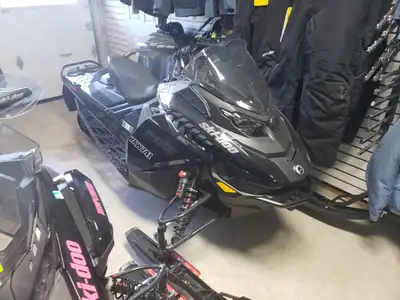 LOCAL ONE OWNER TRADE IN , 850 CC E-TEC , 165 HORSE POWER , ELECTRIC START , REVERSE , 129 ICE RIPPE...