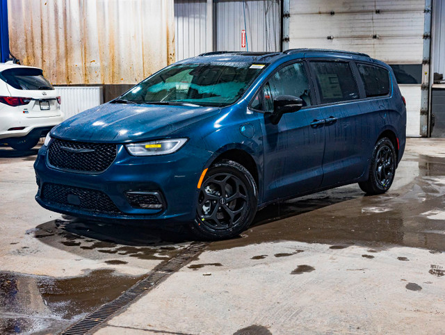 2025 Chrysler Pacifica Hybrid SELECT S *TOIT* TV *SIEGES VENTI*  in Cars & Trucks in Laurentides