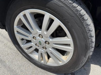 TWO KEYS / DVD PLAYER / 3 SUN ROOFS / BEAUTIFUL SUV! NAVIGATION SYSTEM / BACK UP CAMERA / SUPER CLEA... (image 7)