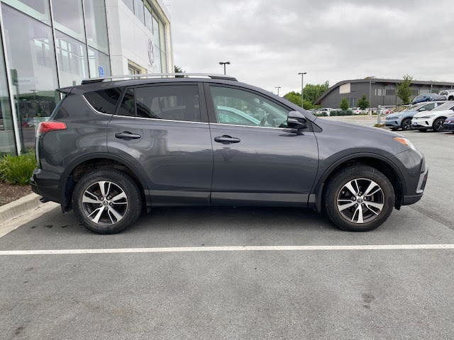 2018 Toyota RAV4 LE | AWD | Lane Depart | Heated Seats in Cars & Trucks in Tricities/Pitt/Maple - Image 3