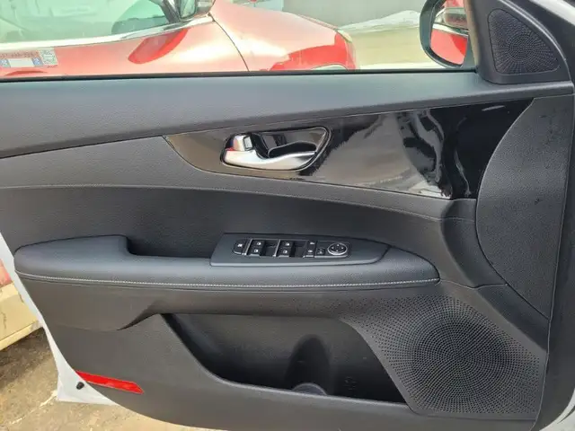 2023 KIA Forte GT-Line dans Autos et camions dans Prince Albert - Image 11