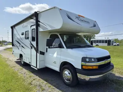 Superbe motorisé classe C 2021 Coachmen Freelander 22XG avec moteur GM V8 6.0 litres, porte cargo ar...
