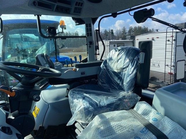 2023 NEW HOLLAND T6.160 DYNAMIC COMMAND TRACTOR in Farming Equipment in Norfolk County - Image 4