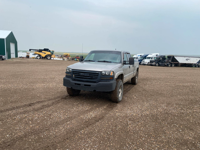 2003 GMC Sierra 2500HD LT DURAMAX CC SB  in Cars & Trucks in Medicine Hat - Image 2