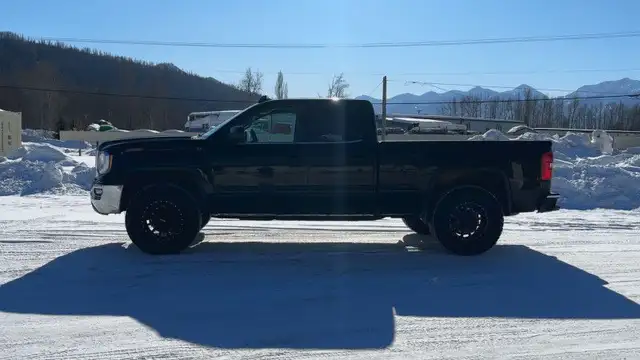 2017 GMC Sierra 1500 SLE 5.3L V8, Rims, Tires, Level in Cars & Trucks in Cranbrook - Image 8
