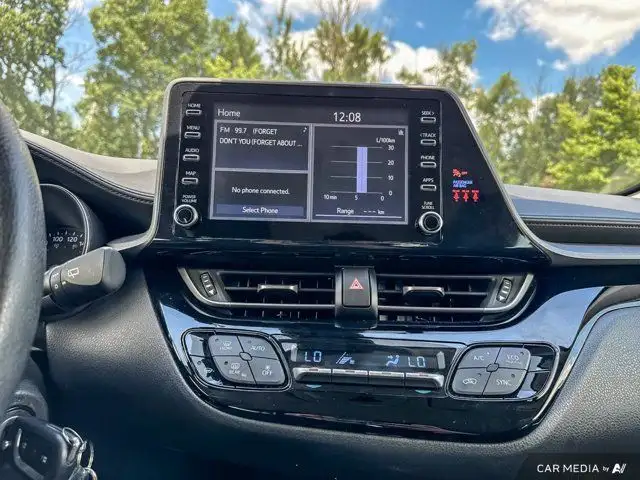 2022 Toyota C-HR in Cars & Trucks in Ottawa - Image 19