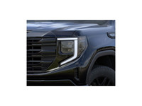 Ce GMC Sierra 1500 2025 est démonstrateur et prêt à répondre à vos besoins quotidiens, que ce soit p... (image 7)