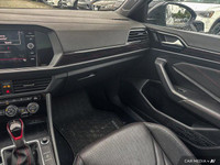 This Volkswagen Jetta GLI delivers a Intercooled Turbo Premium Unleaded I-4 2.0 L/121 engine powerin... (image 8)