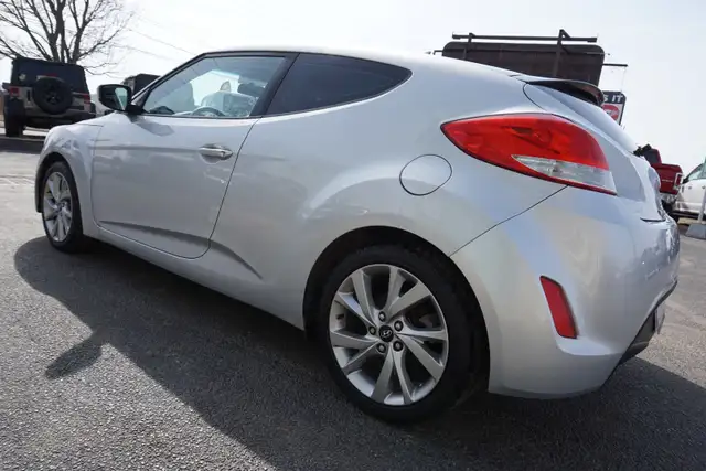2017 Hyundai Veloster in Cars & Trucks in Oakville / Halton Region - Image 5