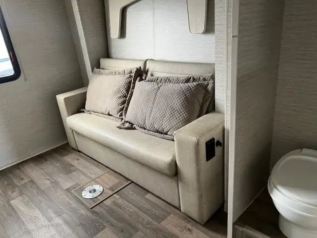 2020 Winnebago Intent 30R in RVs & Motorhomes in Abbotsford - Image 12