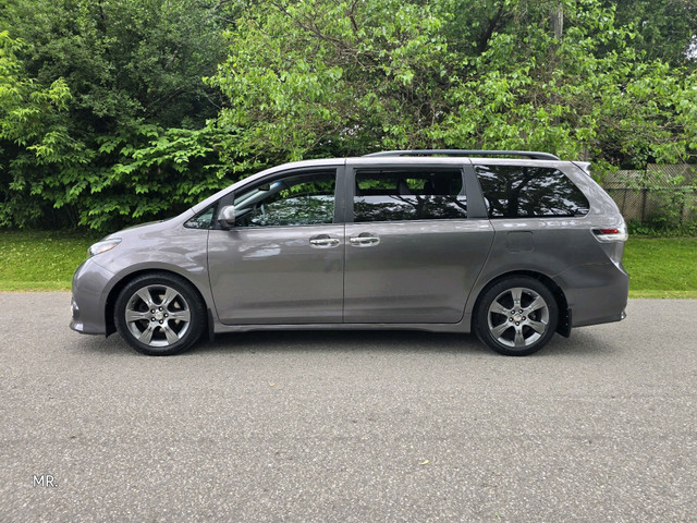 2015 TOYOTA SIENNA SE Leather Heated Seats, Reverse camera, P. s in Cars & Trucks in City of Toronto