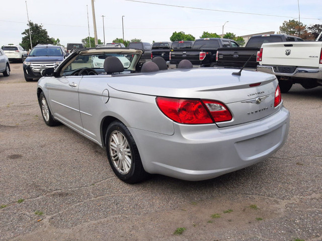 2009 Chrysler Sebring Conv Touring 2dr V6 2.7L in Cars & Trucks in City of Toronto - Image 3