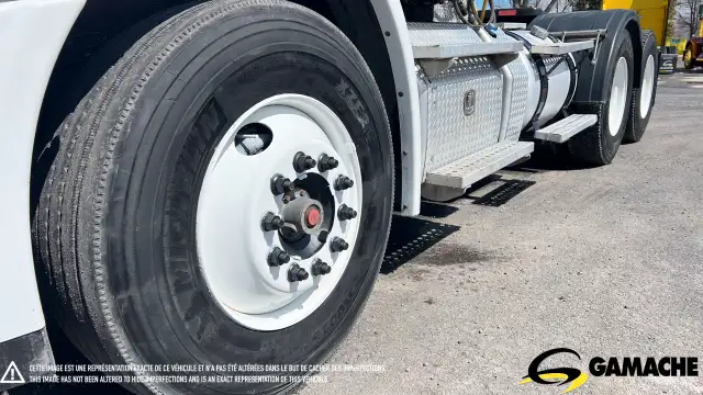 2011 FREIGHTLINER CASCADIA CA113DC DAY CAB in Heavy Trucks in Chilliwack - Image 18