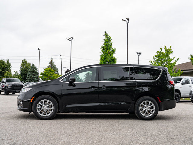 2025 Chrysler Pacifica Select in Cars & Trucks in Barrie - Image 4