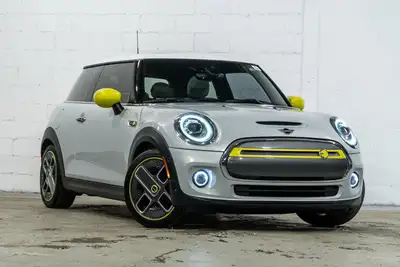 Francais: * Premier+ Line * Jantes 17 pouces MINI Electric Power Performance * Toit et rétroviseurs...