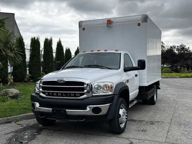 2008 Ram 5500 12 Foot Cube Van with Shelves in Heavy Trucks in City of Toronto - Image 5
