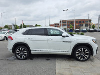 360 Camera, Sunroof, Cooled Seats, Premium Audio, Navigation! This 2023 Volkswagen Atlas Cross Sport... (image 4)