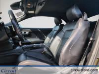 La Ford Mustang décapotable 2023 incarne l'élégance sportive à ciel ouvert. Son moteur 2.3L EcoBoost... (image 7)