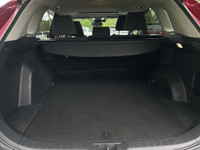 No reported accidents. Equipped with power seat, power liftgate, sunroof, heated seats, heated steer... (image 9)