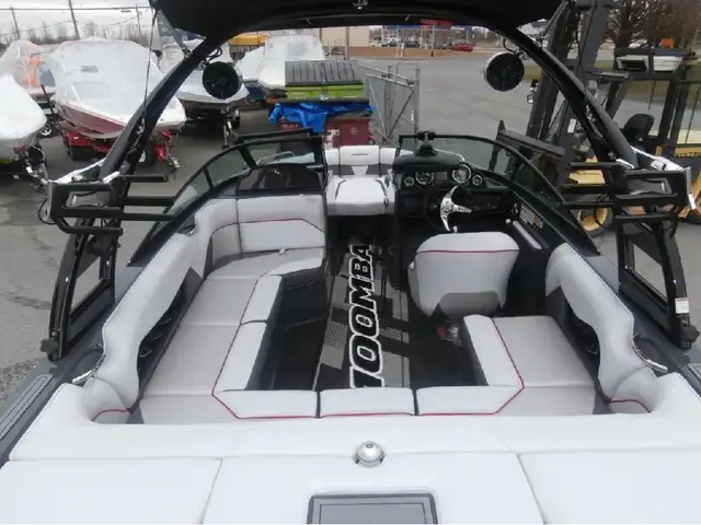 2014 Moomba Mondo in Powerboats & Motorboats in Granby - Image 3