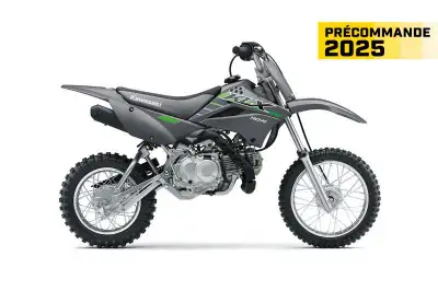 Comme moto conviviale pour les débutants ou instrument de plaisir la KLX110R et la KLX110R L légèrem...