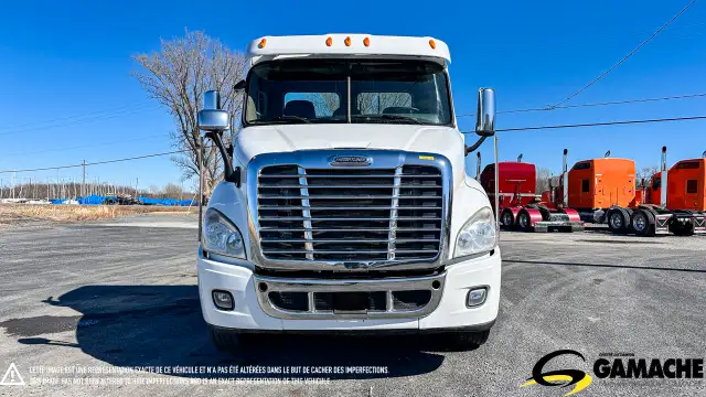 2011 FREIGHTLINER CASCADIA CA113DC DAY CAB in Heavy Trucks in Chilliwack - Image 4