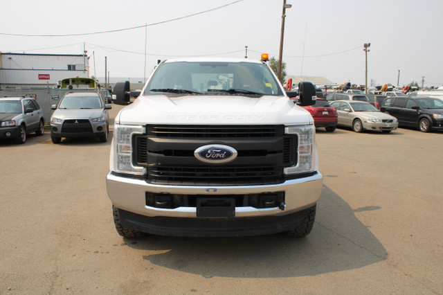2017 Ford F-350 XLT CREW CAB FLAT DECK in Cars & Trucks in Edmonton - Image 3