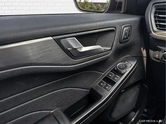 2022 Ford Escape Titanium Hybrid | Heated Seats | Remote Start in Cars & Trucks in Windsor Region - Image 22