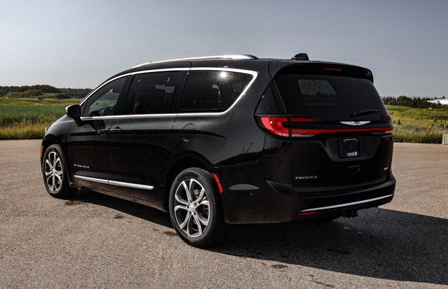 2025 Chrysler Pacifica Pinnacle in Cars & Trucks in Strathcona County - Image 2