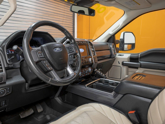 Ford F-250 LIMITED FX4 CREW 4X4 *DIESEL* TOIT *PNBV 9990 LBS 202 in Cars & Trucks in Laurentides - Image 2