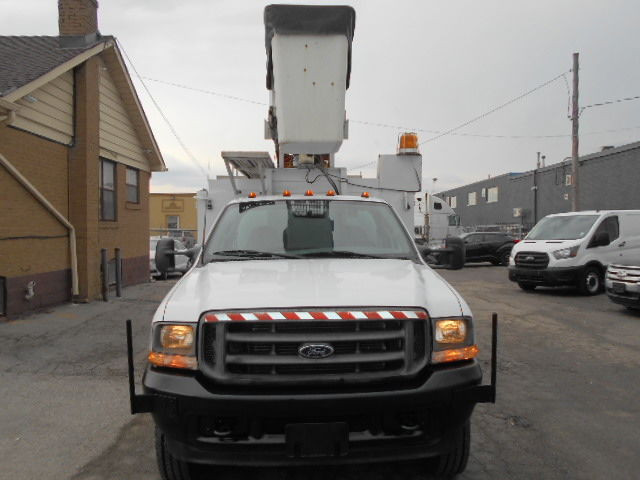 2003 Ford Super Duty F-450 35FT REACH BUCKET TRUCK ONLY 75,000KM in Cars & Trucks in Mississauga / Peel Region - Image 2
