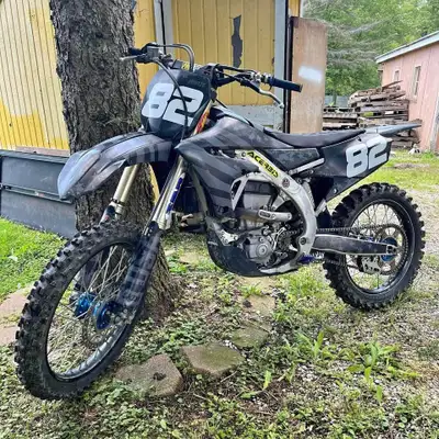 APPLY NOW: https://www.ridecollective.ca/get-pre-approved The 2020 YAMAHA YZ450F is a premier 450cc...
