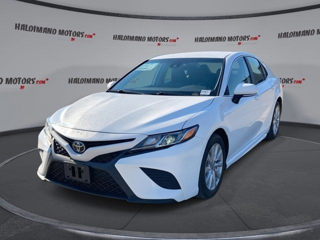 2020 Toyota Camry SE in Cars & Trucks in Hamilton
