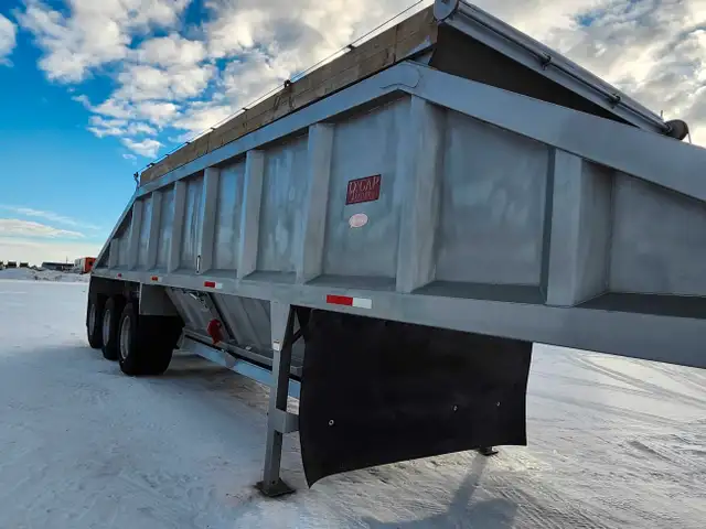 2011 DECAP 40 ft Tri axle Belly Dump Trailer in Heavy Equipment in Delta/Surrey/Langley - Image 20
