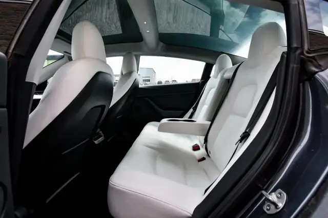 2023 Tesla Model 3 Base • FAST CHARGING • NAV • 360 CAM • SUNROO in Cars & Trucks in Kingston - Image 25