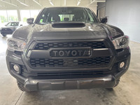 Le Toyota Tacoma TRD Sport 2022 avec groupe Premium est l’un des camions intermédiaires les plus rec... (image 2)
