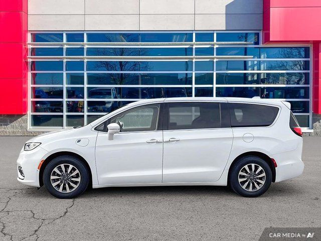 2022 Chrysler Pacifica Hybrid Touring L | Leather | Theatre in Cars & Trucks in Guelph - Image 2