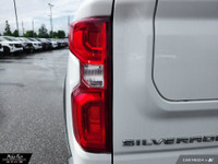 Short Box Crew Cab 1500 4WD – Summit White with Jet Black/Graystone interior, keyless open and start... (image 9)