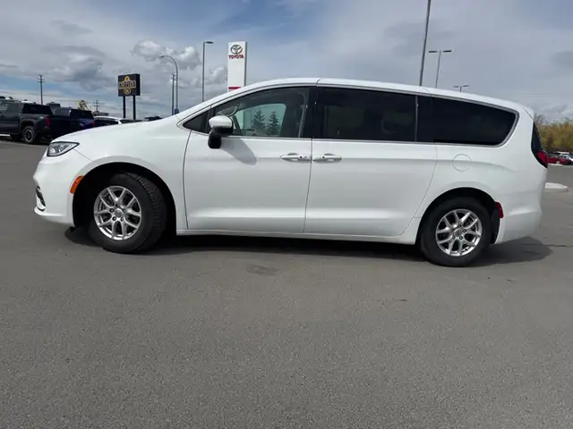2023 Chrysler Pacifica Touring L Touring L (Leather, Power Doors62929808583041121