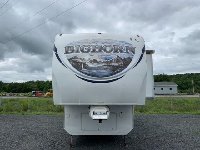  2011 Heartland Big Horn 3055R in RVs & Motorhomes in Sherbrooke - Image 2