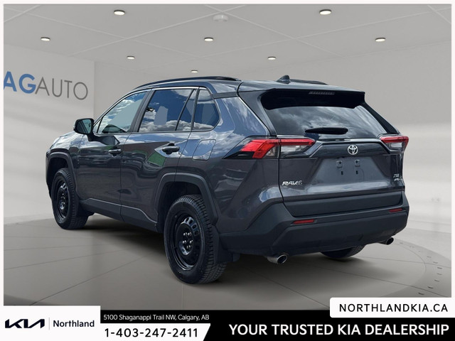 2022 Toyota RAV4 XLE in Cars & Trucks in Calgary - Image 2