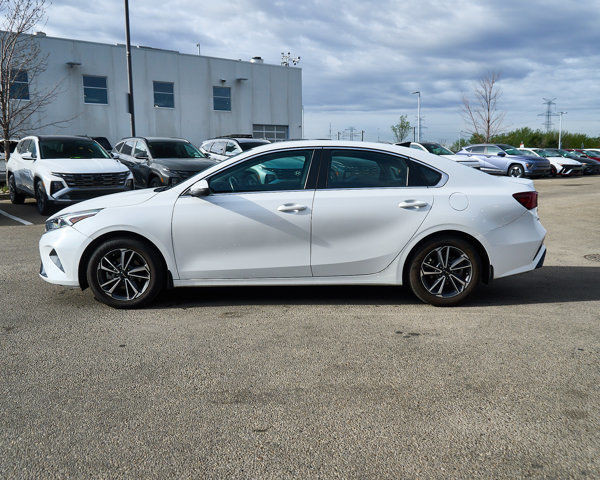 2022 Kia Forte EX | Charging Pad | Apple CarPlay | Heated Wheel in Cars & Trucks in Edmonton - Image 2