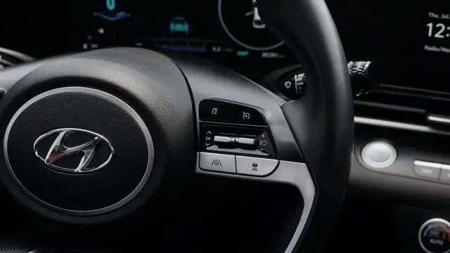 2023 Hyundai Elantra Luxury | Leather | Sunroof | Navigation |S in Cars & Trucks in Guelph - Image 20