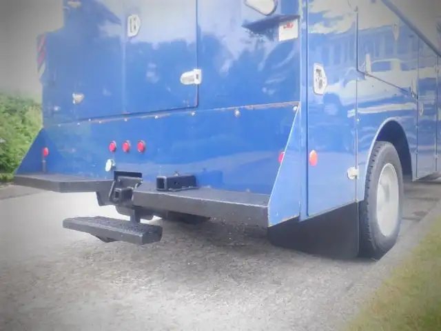 2012 international DuraStar 4300 Welding Service Truck with Air  in Heavy Trucks in Richmond - Image 15