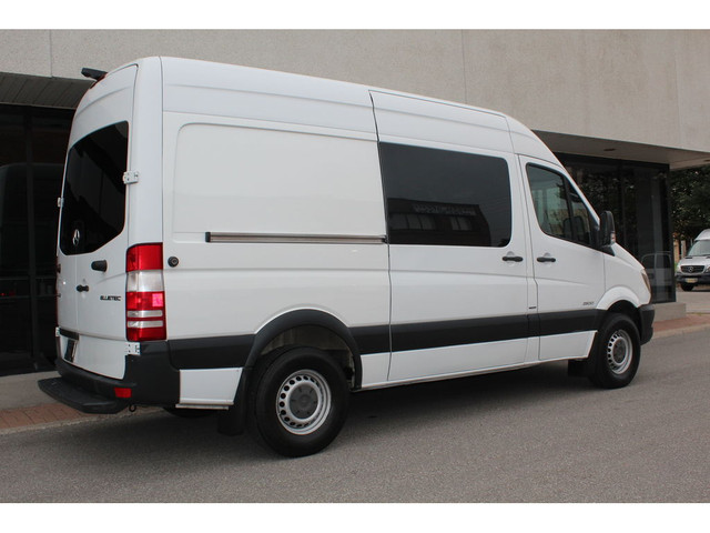 2015 Mercedes-Benz Sprinter 144\" - HIGH ROOF - DIESEL in Cars & Trucks in City of Toronto - Image 3